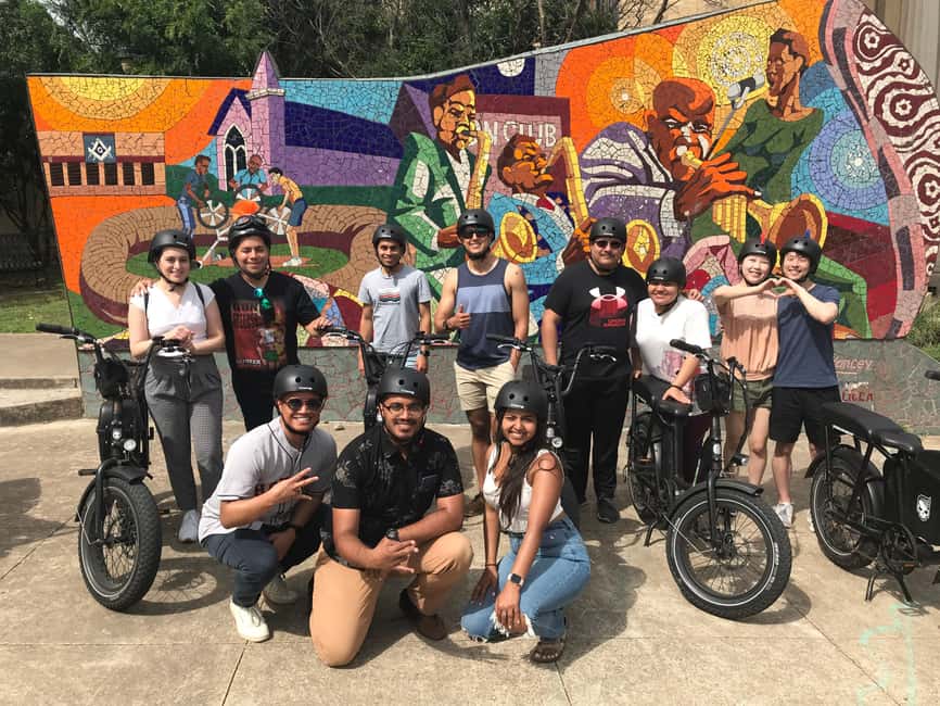 Austin: Biker Gang E-Bike Adventure - Street art and mural stops: how to get the most out of the photos