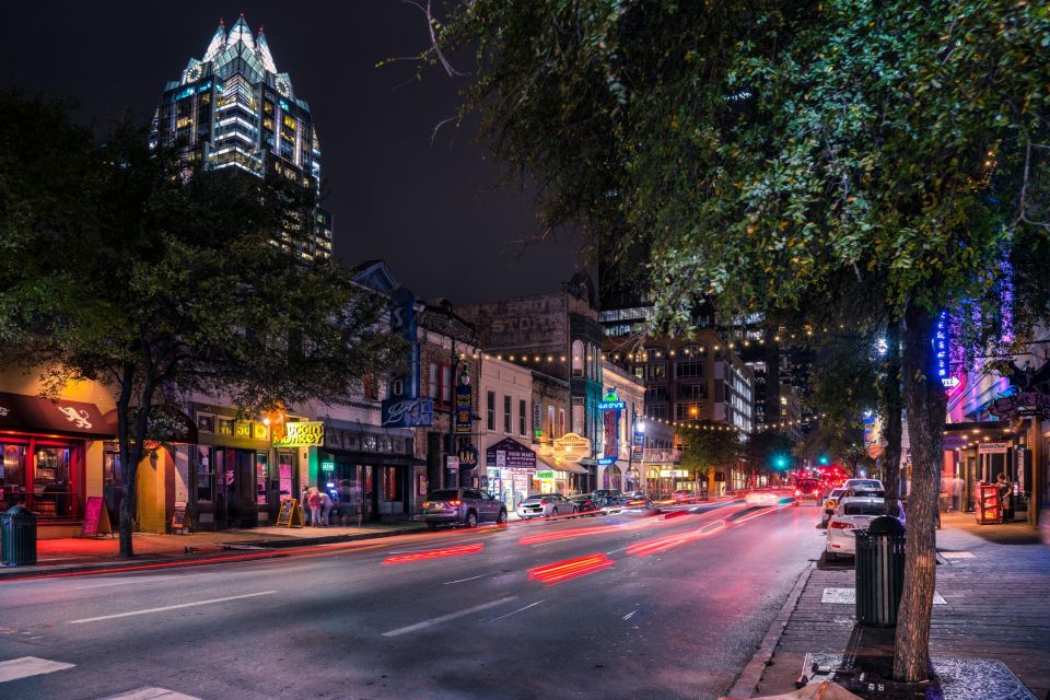 Austin: Downtown Live Music Pub Crawl - Friends Bar to Blind Pig Pub: Live Music Stops You’ll Actually Want to Repeat