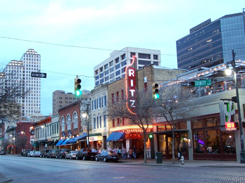 Austin: Downtown Live Music Pub Crawl - Starting at The Driskill: Check-In and the Downtown Launch Pad