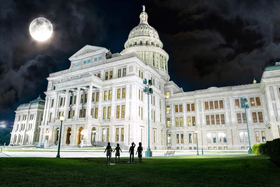 Austin Ghosts Spirits & Poltergeists Haunted Walking Tour - The One-Mile Walk: How Fast the Night Moves