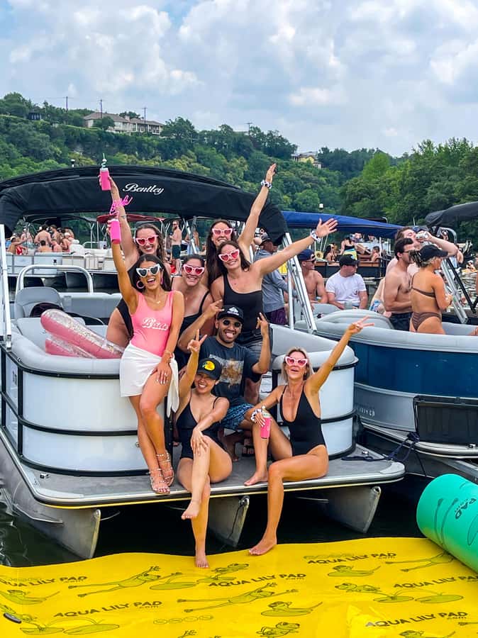 Austin: Lake Austin Private Boat Cruise - Full Sun Shading - What you’ll see on Lake Austin: wildlife, coves, and celebrity waterfront
