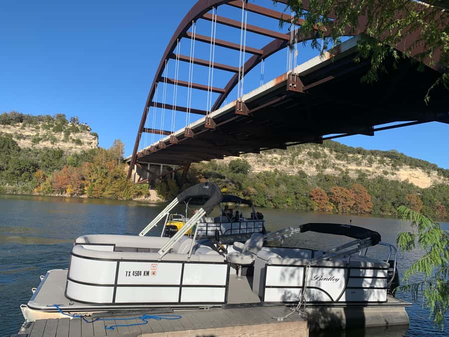Austin: Lake Austin Private Boat Cruise - Full Sun Shading - Timing and meeting point: the 30-minute arrival rule
