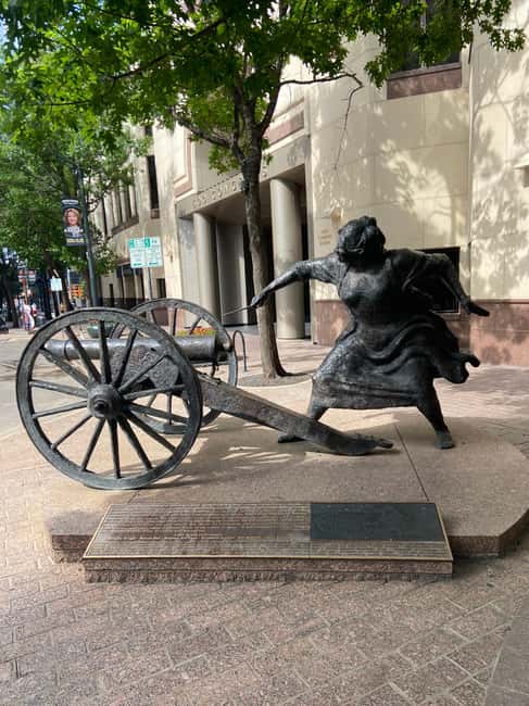 Austin: Morning History Walking Tour of Downtown Austin - Key things you’ll notice right away