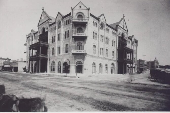 Austin’s Haunted Ghost & Murder Tour - Jamie’s storytelling style: why the tour feels worth it