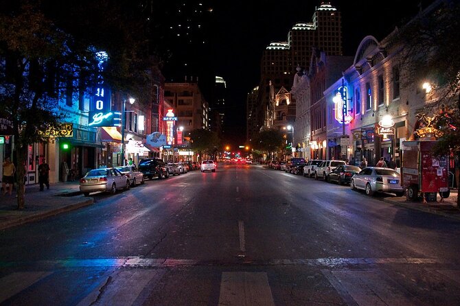 Downtown Austin Live Music Pub Crawl - Darwin’s Piano Bar: requests turn the group into part of the show