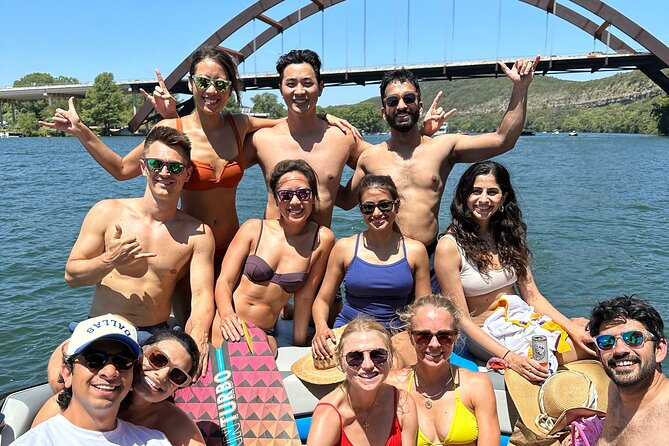 Wakesurf Trip on Lake Austin - BYOB Captained (up to 12 guests) - Lake Austin on a captained private boat: the real appeal